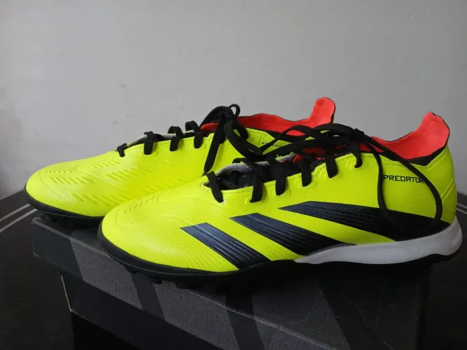 Chuteira Adidas predator