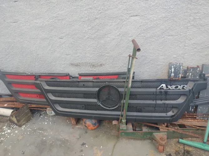 Grade caminhão Mercedes axor 