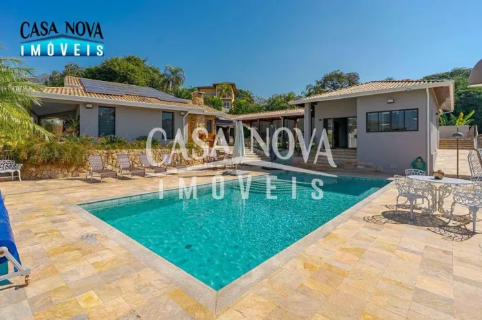 Casa Térrea de Alto Padrão com 04 Suítes à Venda no Condomínio Marambaia Vinhedo/SP