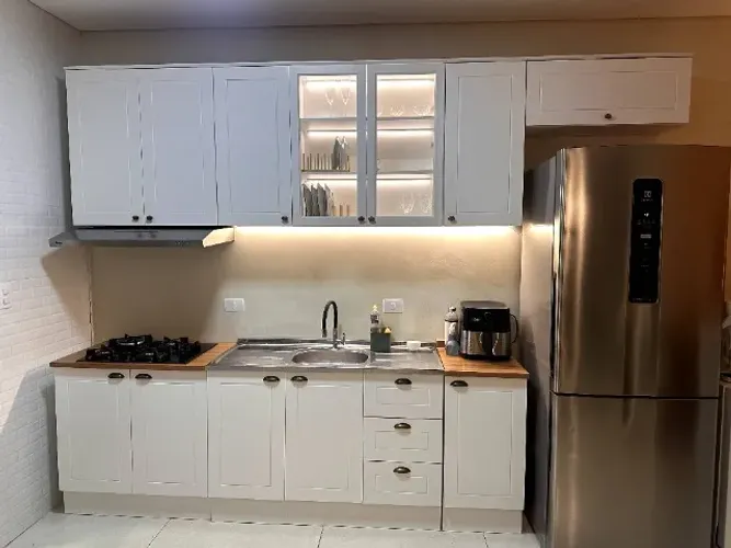 Cozinha Henn Americana 100% MDF + pia inox e LED (armários e balcões)