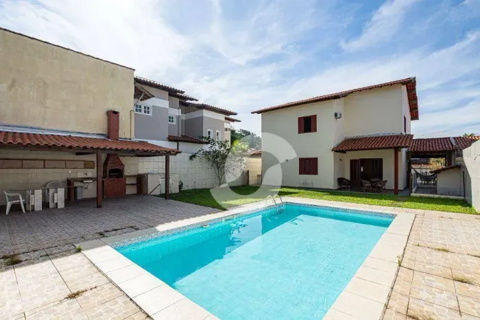 Casa com 3 dormitórios à venda, 301 m² por R$ 2.800.000,00 - Camboinhas - Niterói/RJ