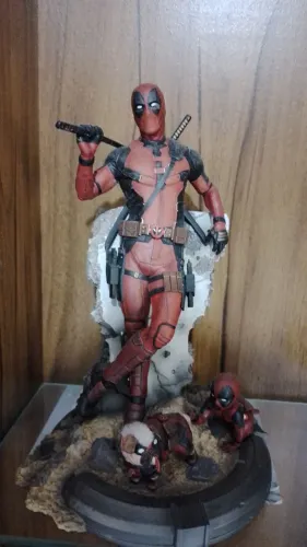 Deadpool iron studios 1/10 novo na caixa