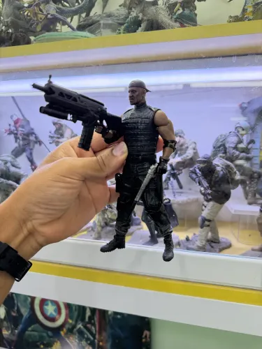Hale Caesar da linha Diamond Select Toys,  Os Mercenários 2.