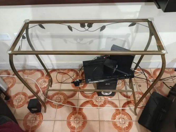 Vendo mesa de vidro para decoração 