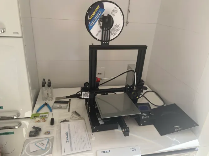 Impressora 3d ender 3 com melhorias e itens de reposição