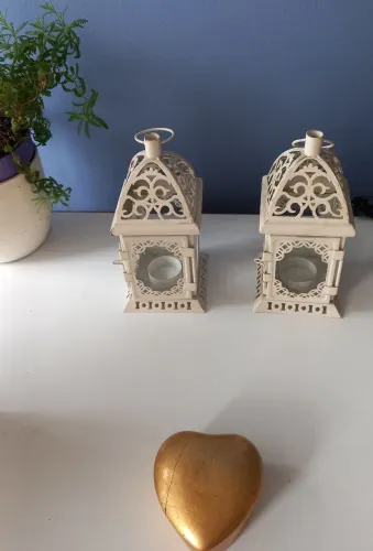 Luminaria de mesa com velas .jogo com duas peças metal e vidro .