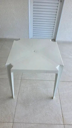 Mesa de plástico quadrada   