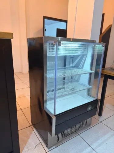 Vitrine Refrigerada Venâncio VBVEC07 242L 220V
