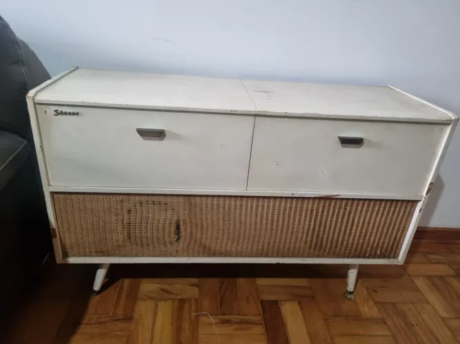 Vitrola Retro no estado