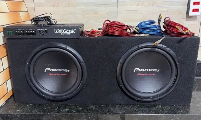 Kit Som Automotivo Pioneer 2x TS-W312D4 + Booster BA-1300D