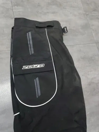 Calça impermeável com joelheira e bolsos Zebra