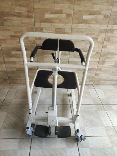 Cadeira de Transferência Higiênica Sanitária Dellamed 