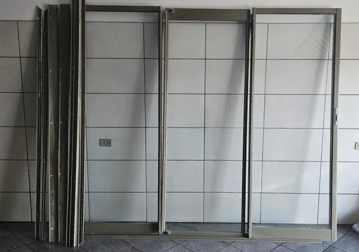 Vendo porta de vidro de correr 3 folhas