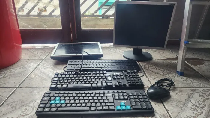 LOTE DE Muniotor e teclados MOUSE