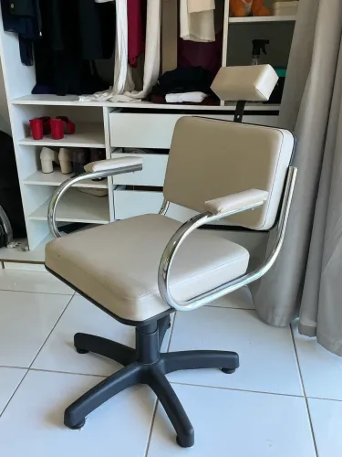 Cadeira profissional para salão de beleza / cabeleireiro / maquiador / estética
