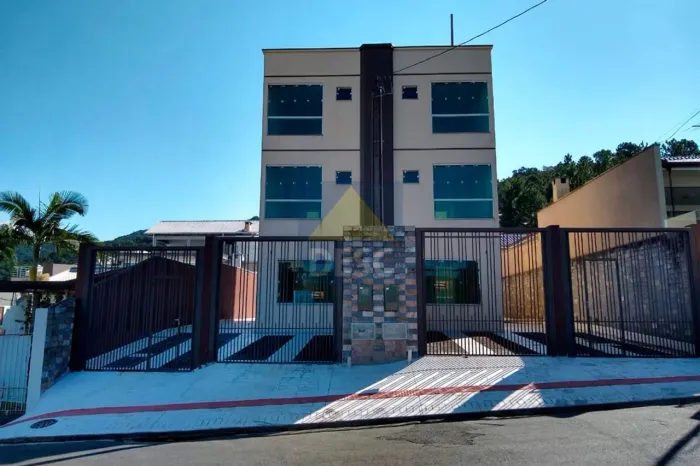 Sobrado com 3 dormitórios no Bairro Ariribá à venda em Balneário Camboriú