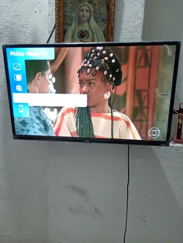 Vendo tv Philco ,32 polegada com nota fiscal