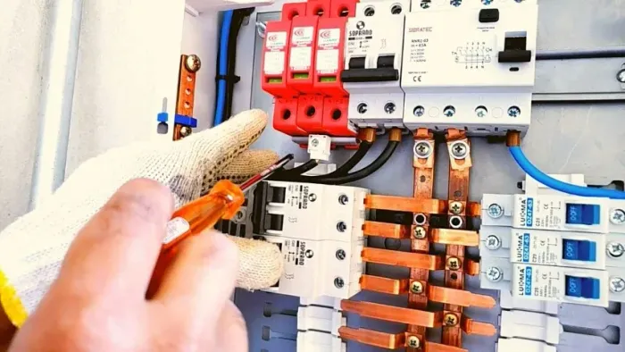 Vaga de Eletricista e ajudante de eletricista