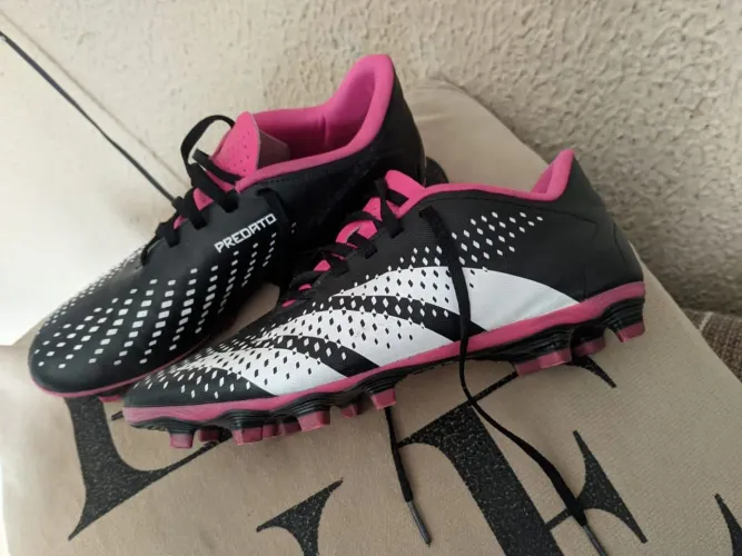 Chuteira Adidas campo 
