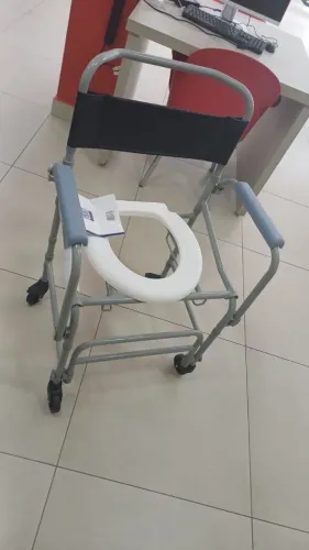 Cadeira de rodas de banho, nunca usada.