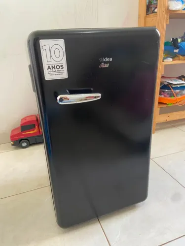 Frigobar Midea retrô 95 litros preto
