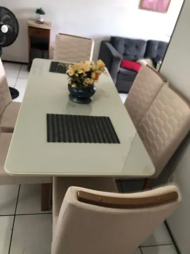 Mesa com 6 cadeiras