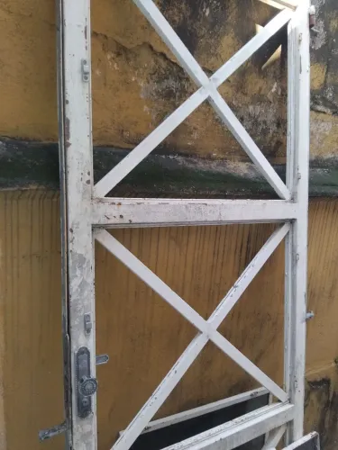 Porta de ferro