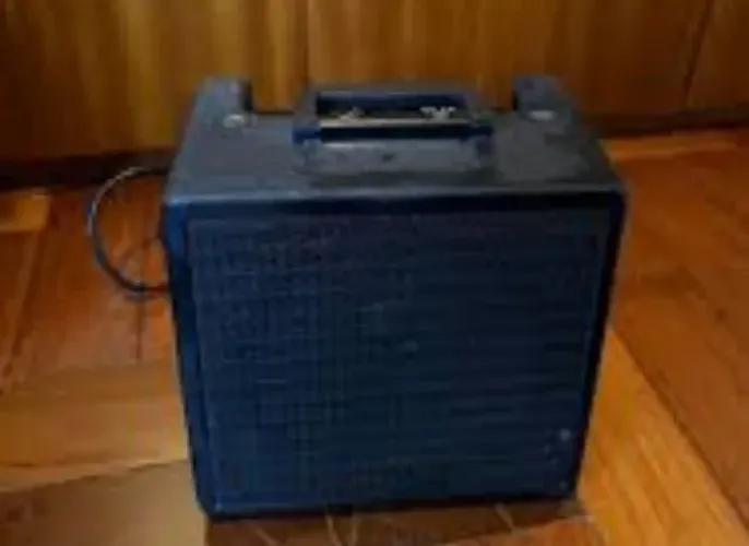 cubo amplificador para guitarra da marca brasileira Voxstorm, modelo Classic Guitar CG 15.