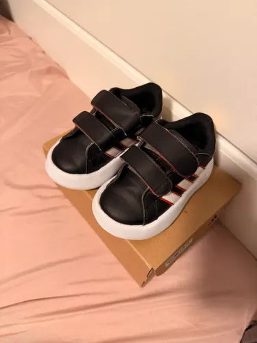 TÊNIS ADIDAS X DISNEY MICKEY MOUSE GRAND COURT INFANTIL - ORIGINAL Calça tamanho 22/23