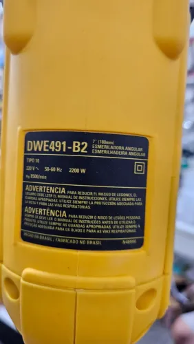 Esmerilhadeira DeWalt 7" 2200W DWE491 Profissional
