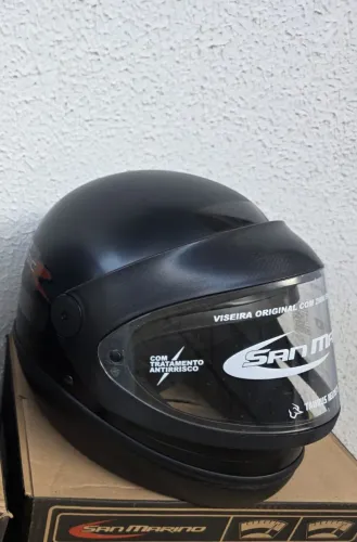 Capacete san marino taurus preto