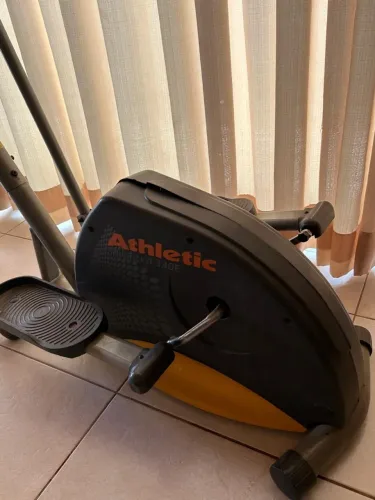 Elíptico ATHLETIC 410E Magnético semi novo