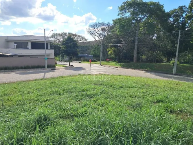 PERFEITO LOTE EM CONDOMINIO FECHADO