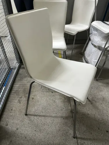 Cadeira na Cor Creme