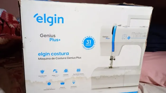 máquina de costura portátil Elgin Genius Plus JX-4035.