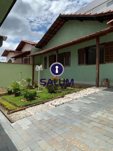 LINDA CASA EM PONTO ESTRATÉGICO