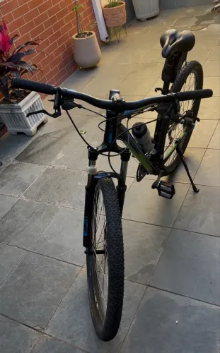 Vendo GT Karakoram aro 29, em excelente estado de conservação.