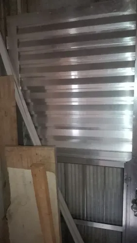 Vende-se porta de alumínio e fogão industrial pequeno