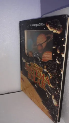 Livro infantil Nosso Sistema Solar bonito e bem conservado