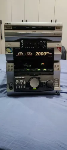 Vendo uma central Sony com defeito só é a central cem as caixas