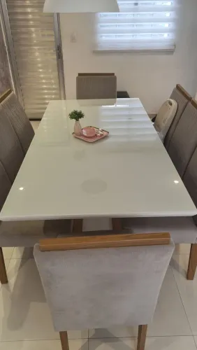 Mesa 8 lugares com tampo de vidro 