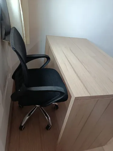 Bancada de trabalho e cadeira, home office 