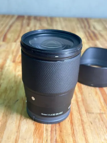Lente Sigma 16mm 1.4f mount Sony