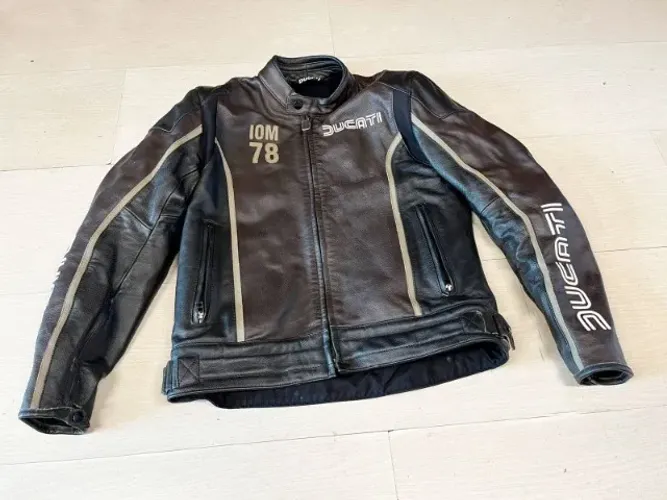 Jaqueta em Couro - Ducati - Estado: Seminova - Tamanho: 50 - Código do produto: 3014