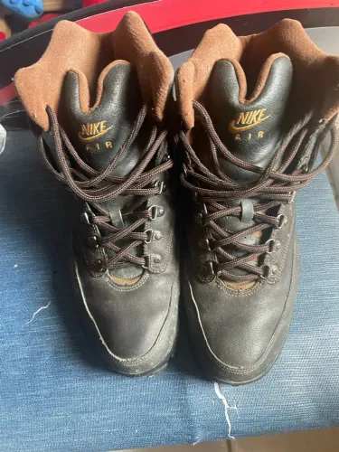 Bota nike de couro 