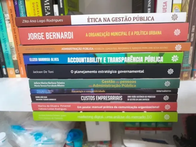Livros Acadêmicos (Temas Variados) 