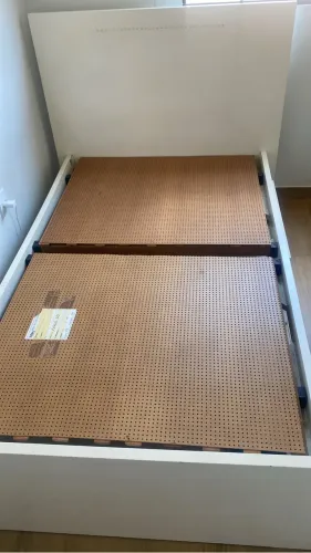 Cama de viúva líder interiores com acabamento em cristais