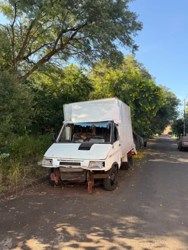 VENDO CAMINHÃO IVECO/FIAT D T4912VB1 - ANO 1999 - PARA PEÇAS OU SUCATA