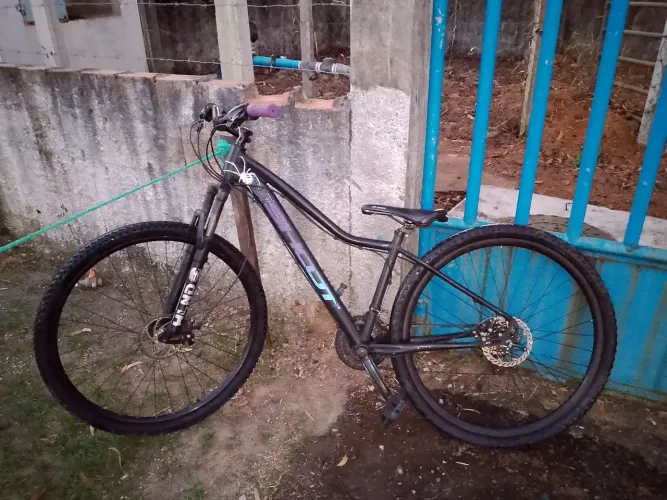 Bicicleta aro 29, freio a disco , troco em celular