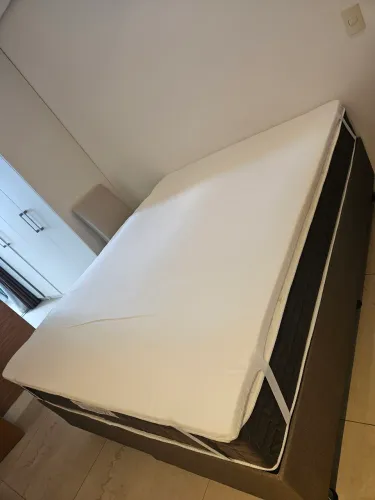 Colchão semi-novo + pillowtop (3 meses de uso)